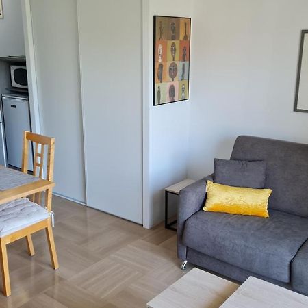 2P Entierement Climatise I Bien Insonorise I Wifi I A 300 M De La Mer I Restaurants Commerces Et Transports A 5Mn A Pied I Ideal 2 Personnes I Possibilite 4 Avec Canape Lit De Qualite I Tres Belle Douche Cagnes-sur-Mer Ngoại thất bức ảnh