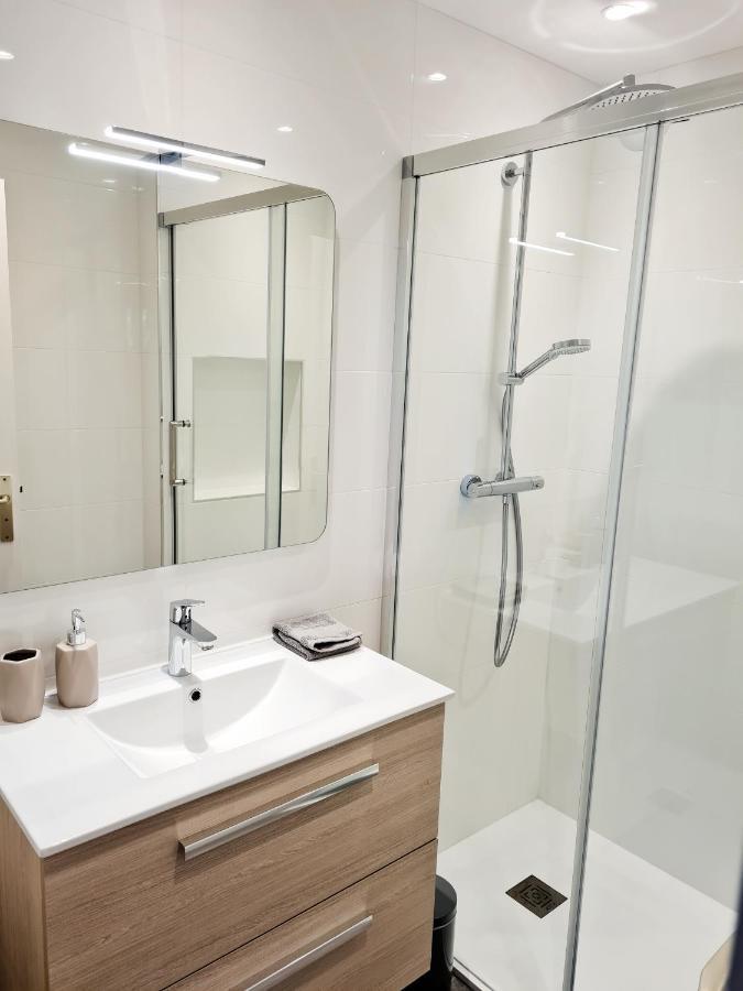 2P Entierement Climatise I Bien Insonorise I Wifi I A 300 M De La Mer I Restaurants Commerces Et Transports A 5Mn A Pied I Ideal 2 Personnes I Possibilite 4 Avec Canape Lit De Qualite I Tres Belle Douche Cagnes-sur-Mer Ngoại thất bức ảnh