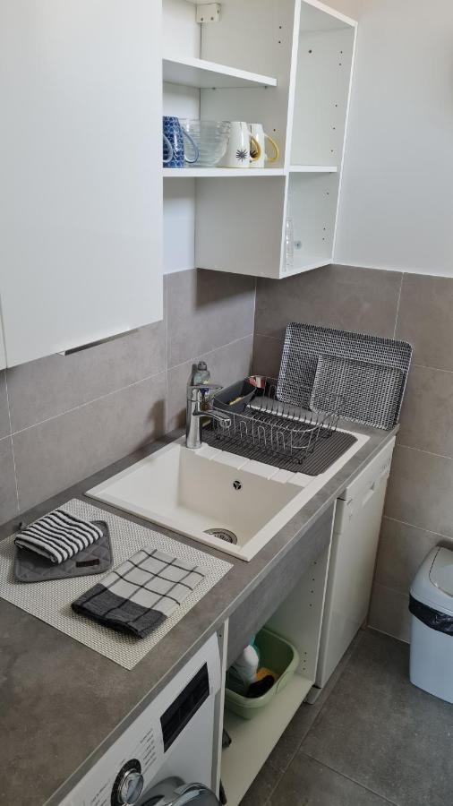 2P Entierement Climatise I Bien Insonorise I Wifi I A 300 M De La Mer I Restaurants Commerces Et Transports A 5Mn A Pied I Ideal 2 Personnes I Possibilite 4 Avec Canape Lit De Qualite I Tres Belle Douche Cagnes-sur-Mer Ngoại thất bức ảnh